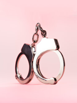 Catuse Sexuale Argintiu Politist thumbnail image