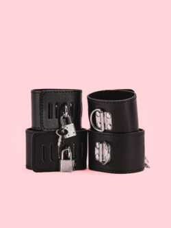 Catuse cu Puf si Lacat Pentru Glezne thumbnail image