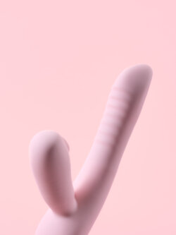 Caress - Vibrator Premium cu Sucțiune & G-Spot image 3