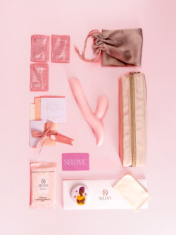 Caress - Vibrator Premium cu Sucțiune & G-Spot image 2