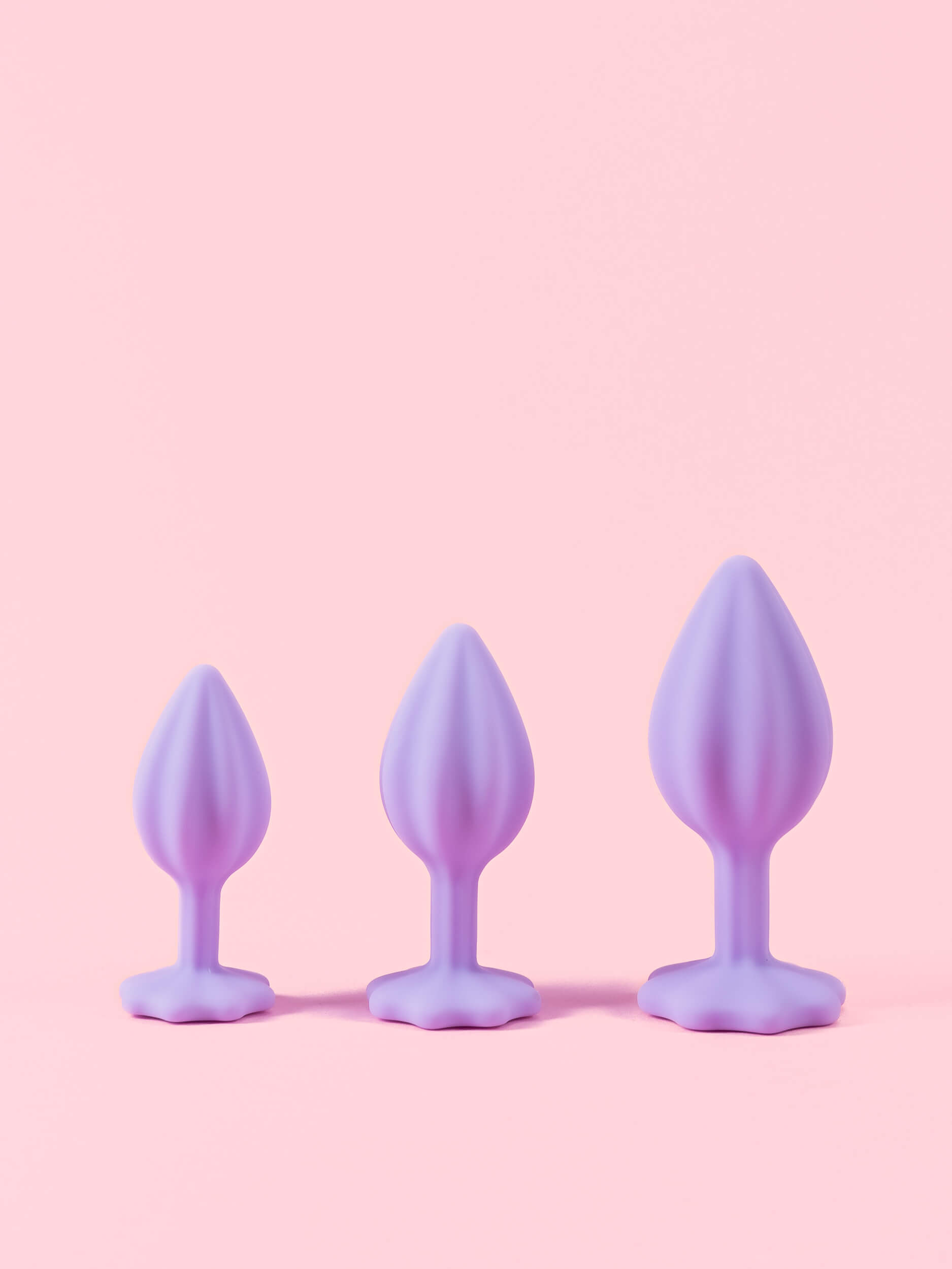 Butt Plug din Silicon Mov cu Piatra Floare image 3