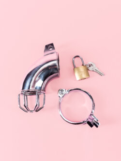 Cușcă de Castitate din Metal cu Lacăt și Cheie image 5
